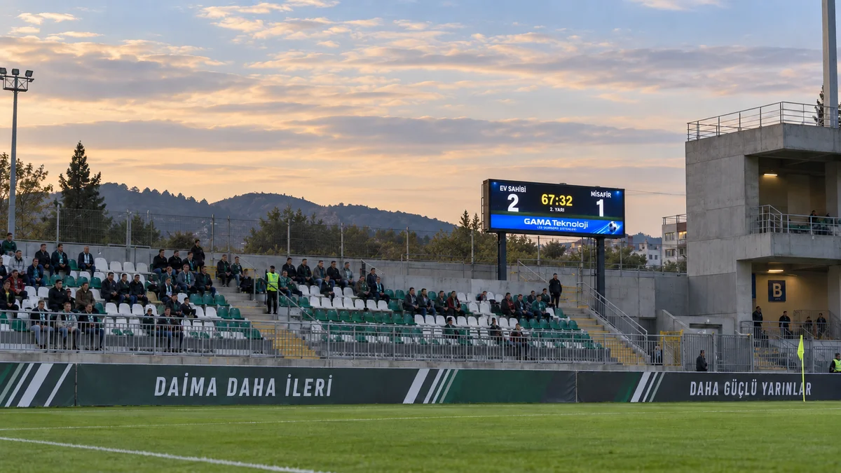 GAMA Teknoloji 384×144 cm P4 RGB LED futbol stadyum skorbordu; skor, maç süresi ve reklam gösterimi 2